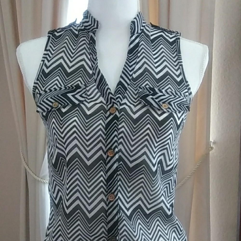 Charlotte Russe Chevron Print Sleeveless Blouse